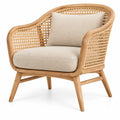 Sillón con estructura abierta con detalles de entramado, beige y marrón